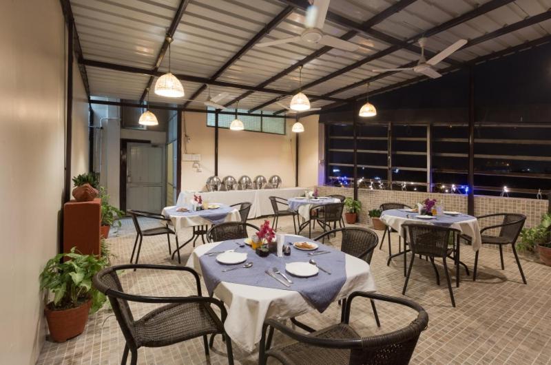 Hotel Kingston Park - Karol Bagh Delhi Екстериор снимка