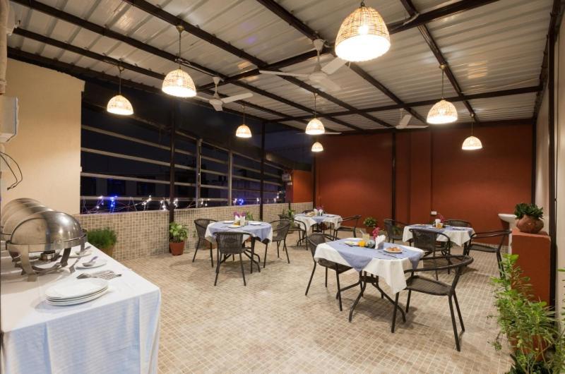 Hotel Kingston Park - Karol Bagh Delhi Екстериор снимка