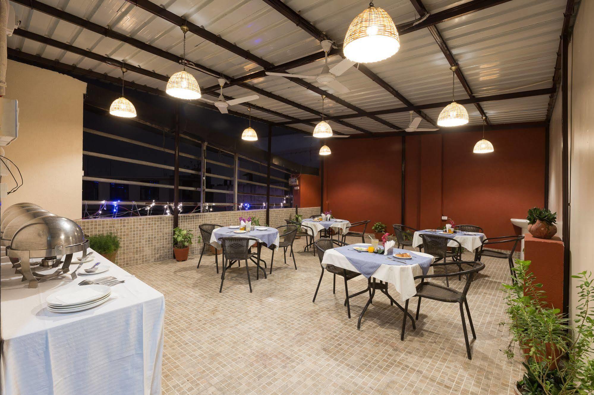 Hotel Kingston Park - Karol Bagh Delhi Екстериор снимка