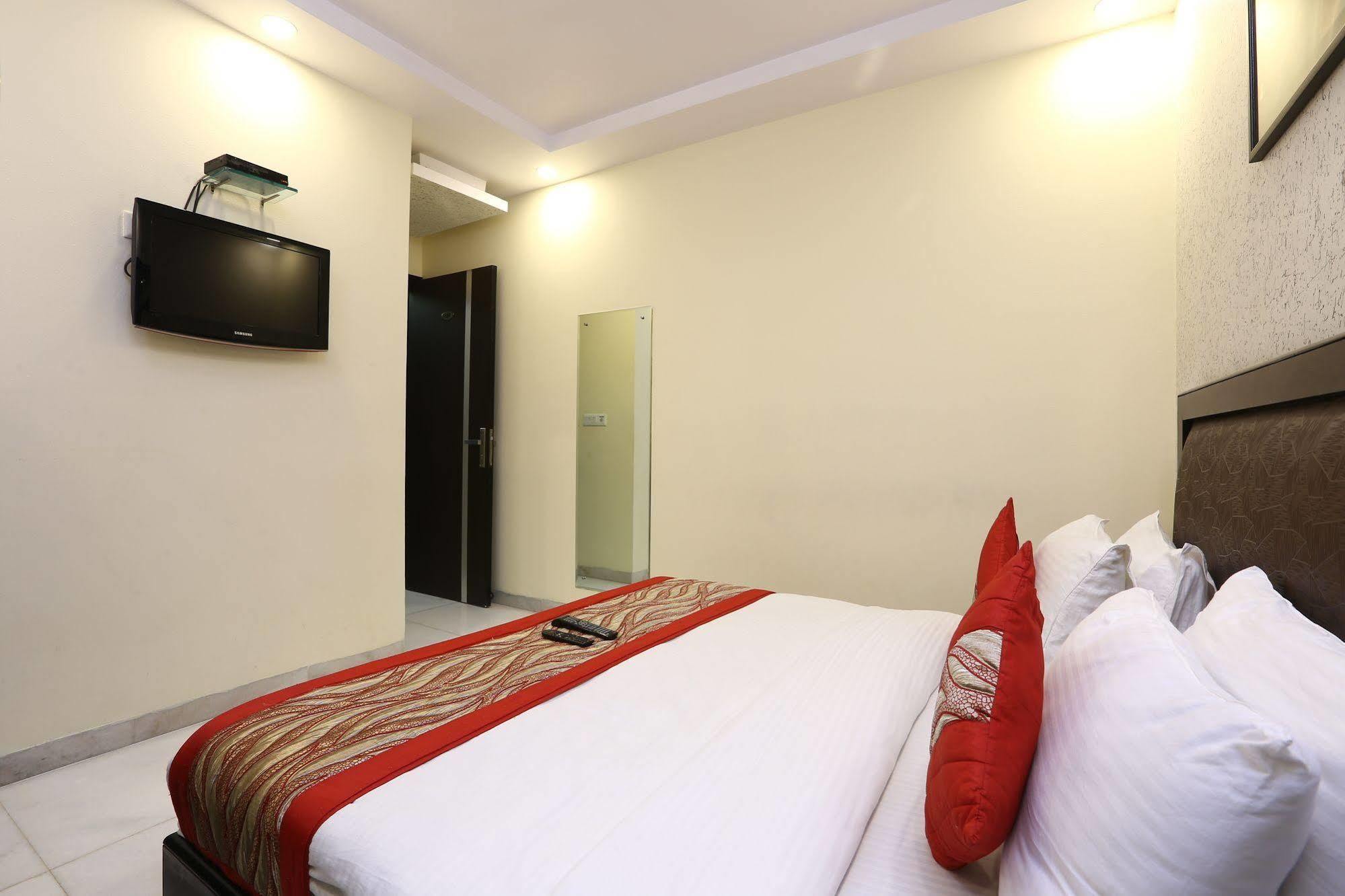 Hotel Kingston Park - Karol Bagh Delhi Екстериор снимка