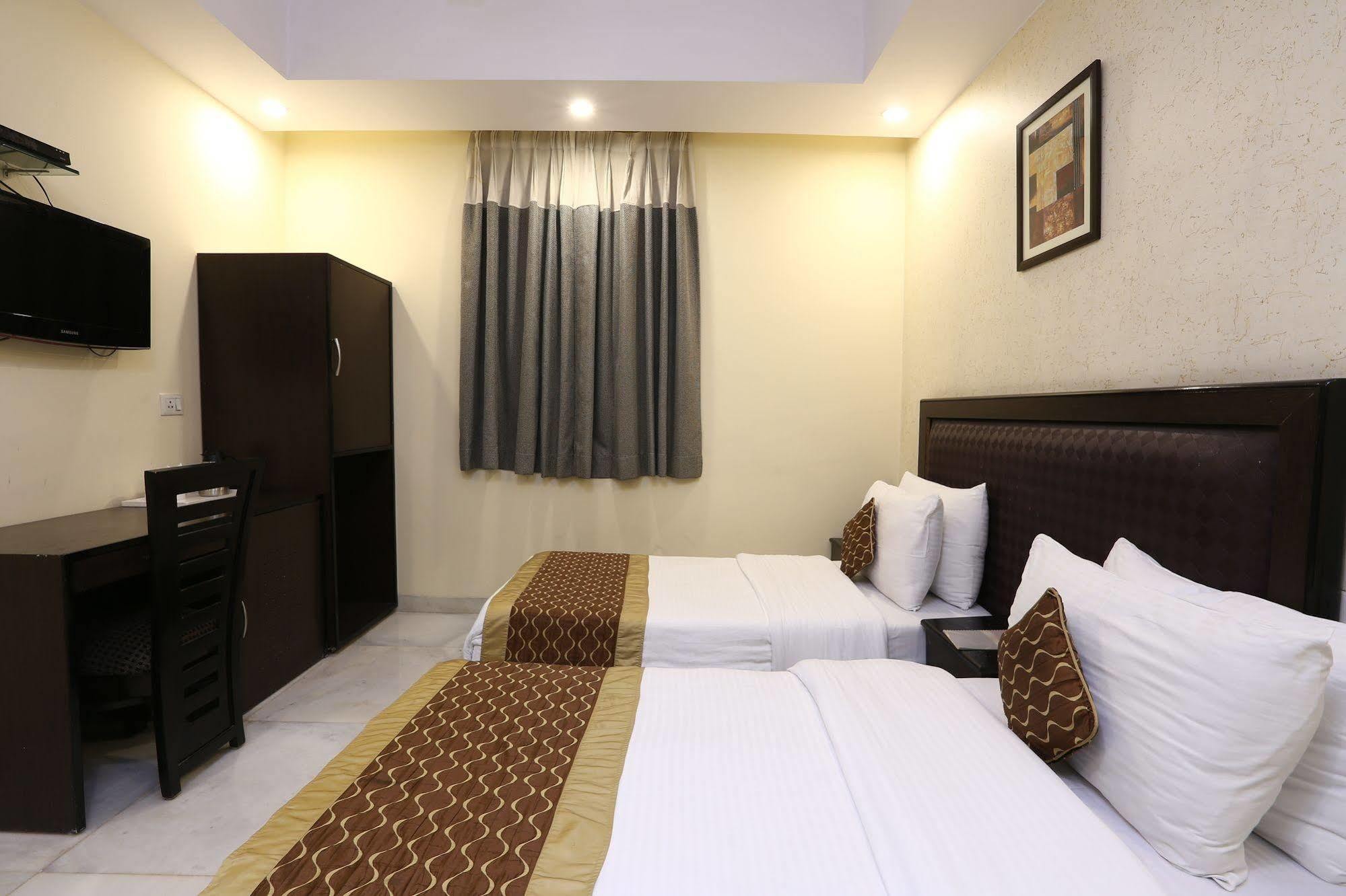 Hotel Kingston Park - Karol Bagh Delhi Екстериор снимка